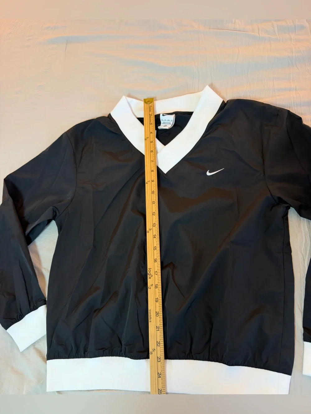 Nike Sportswear Essential Women's Loose UV Woven Long-Sleeve V- Neck sweater top